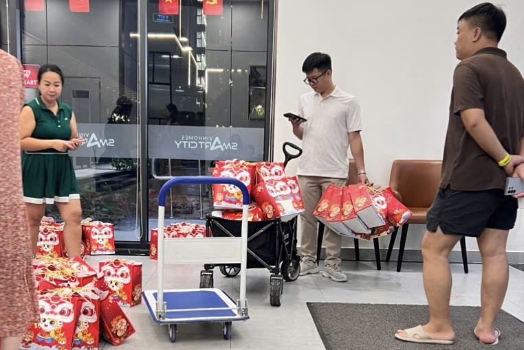 Tình cảm từ toà TC 2 gửi tặng các bạn nhỏ