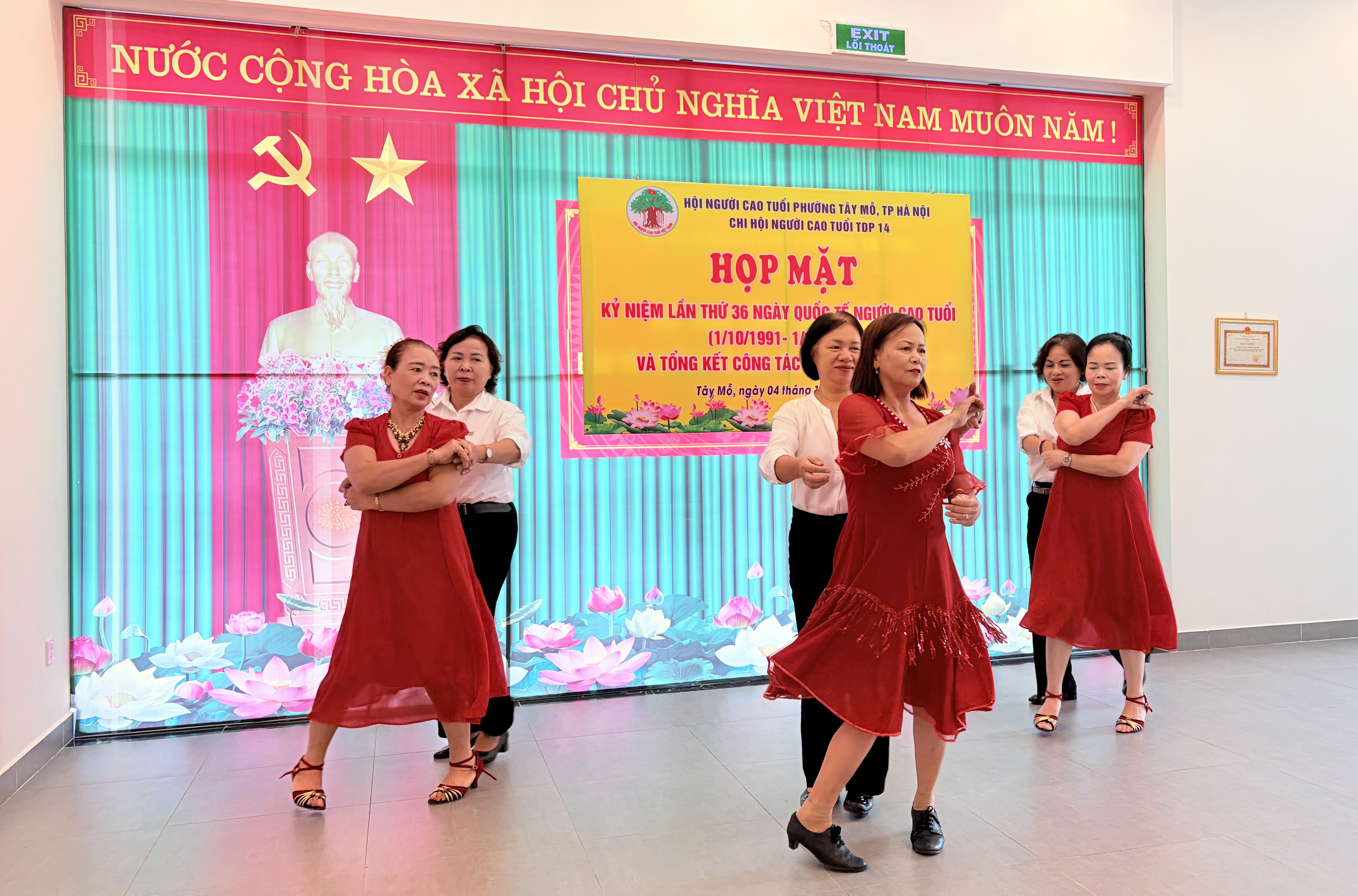 Tiết mục “Người cao tuổi Việt Nam” của câu lạc bộ Hoa Sen
