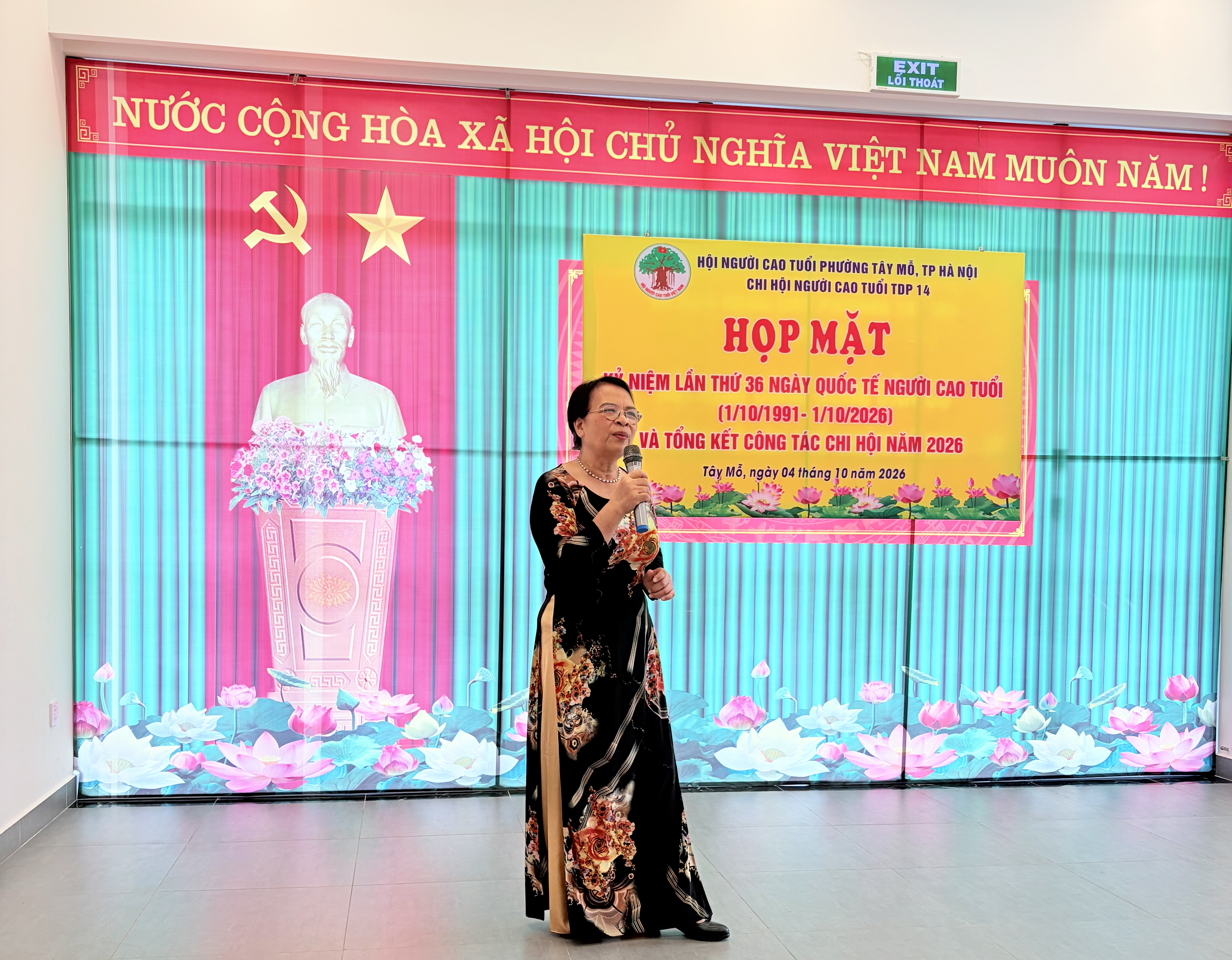 Cô Thanh với tiết mục “ Tiếng hát giữa rừng Bắc Bó”