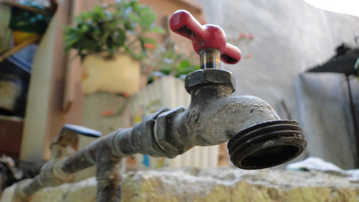 El racionamiento acostumbrado del suministro de agua en Caracas se agudizará hasta julio de 2019, debido a que los embalses no alcanzaron niveles aceptables El racionamiento acostumbrado del suministro de agua en Caracas se agudizará hasta julio de 2019, debido a que los embalses no alcanzaron niveles aceptables