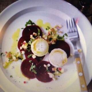 Rote Bete mit Apfel-Vinaigrette und Ziegenkäse, Foto 1
