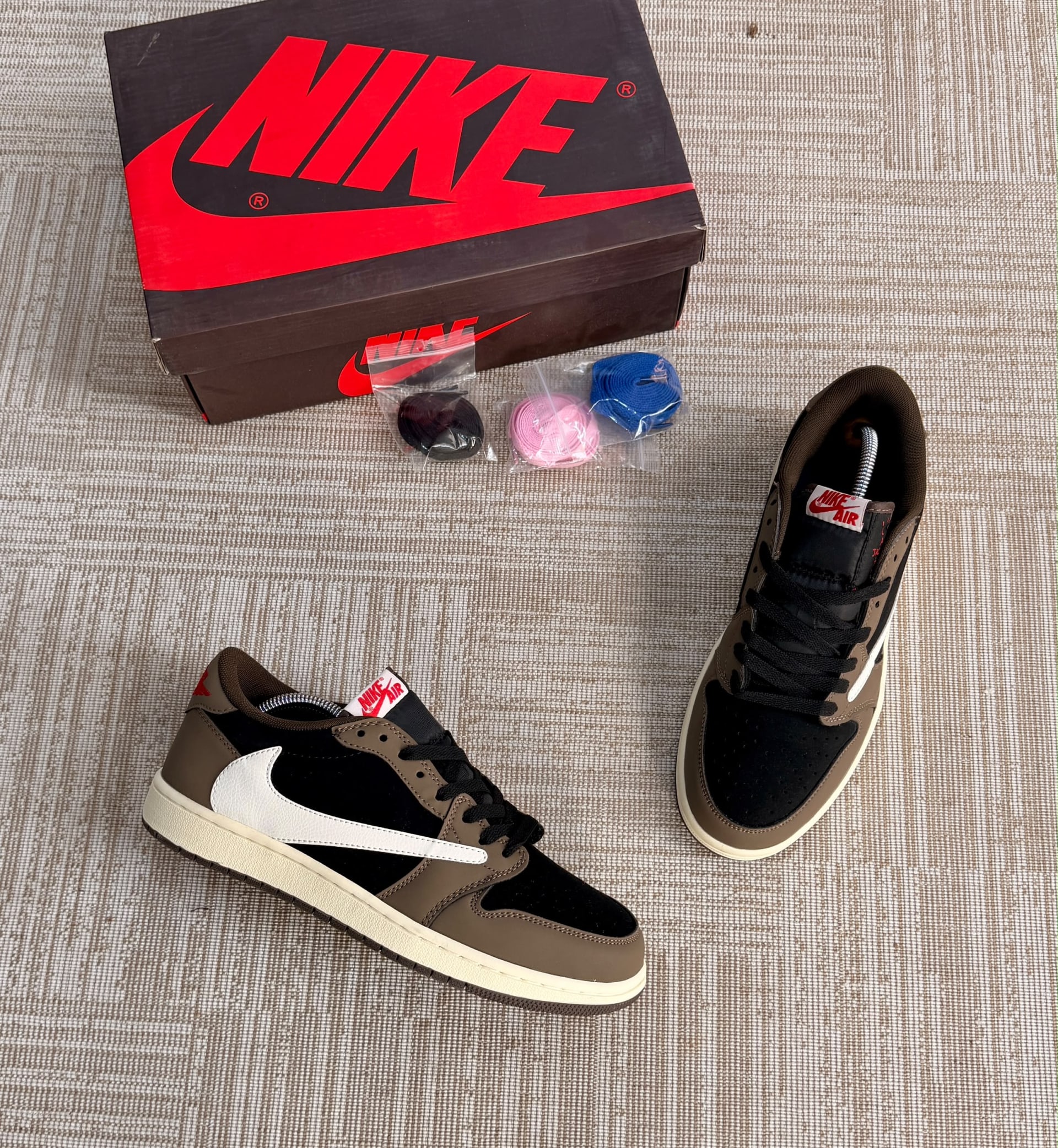 THE TRAVIS SCOTT X AIR JORDAN 1 LOW “DARK MOCHA” — Shoes — Rose Fashion