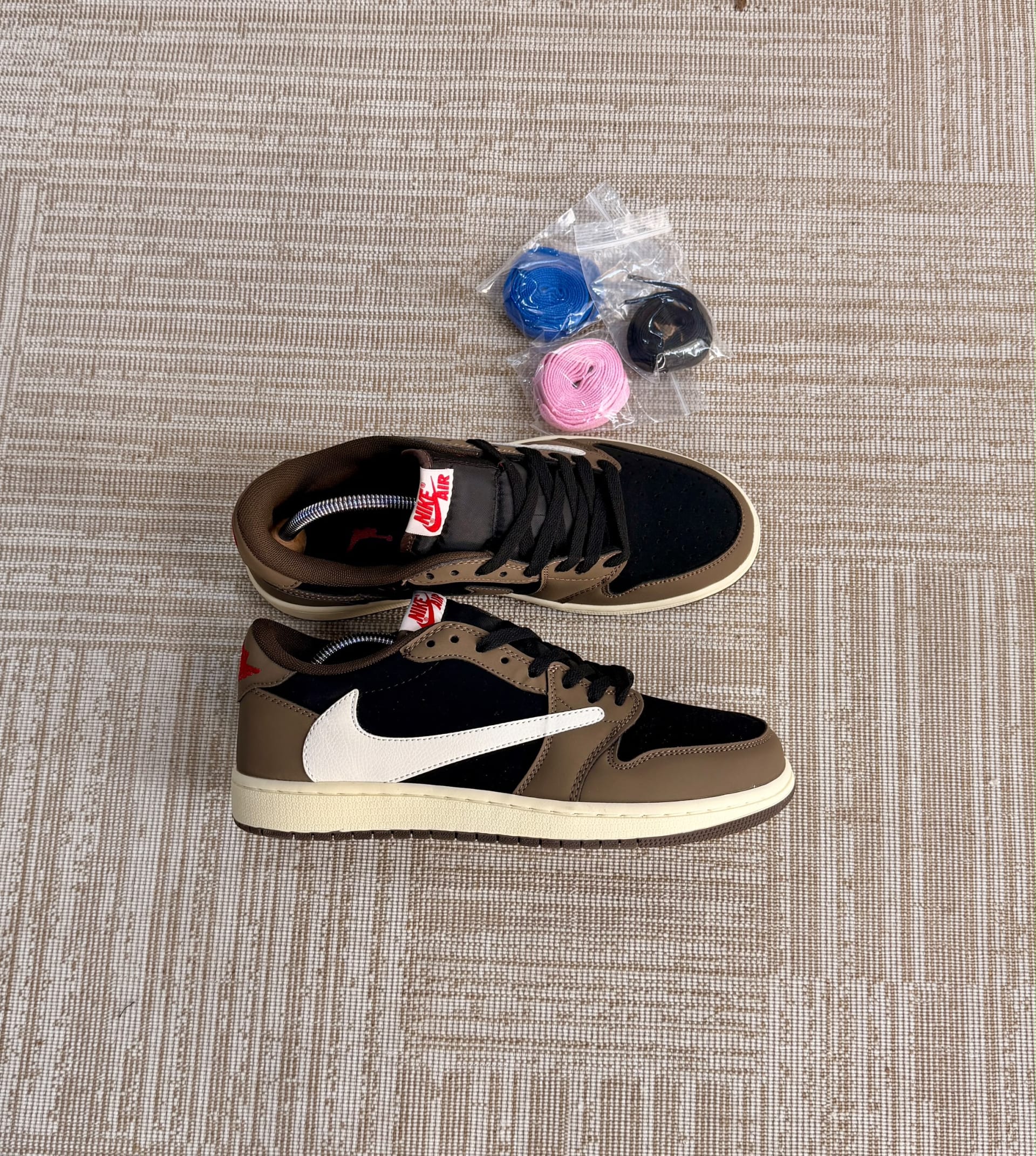 THE TRAVIS SCOTT X AIR JORDAN 1 LOW “DARK MOCHA” — Shoes — Rose Fashion (photo 2)