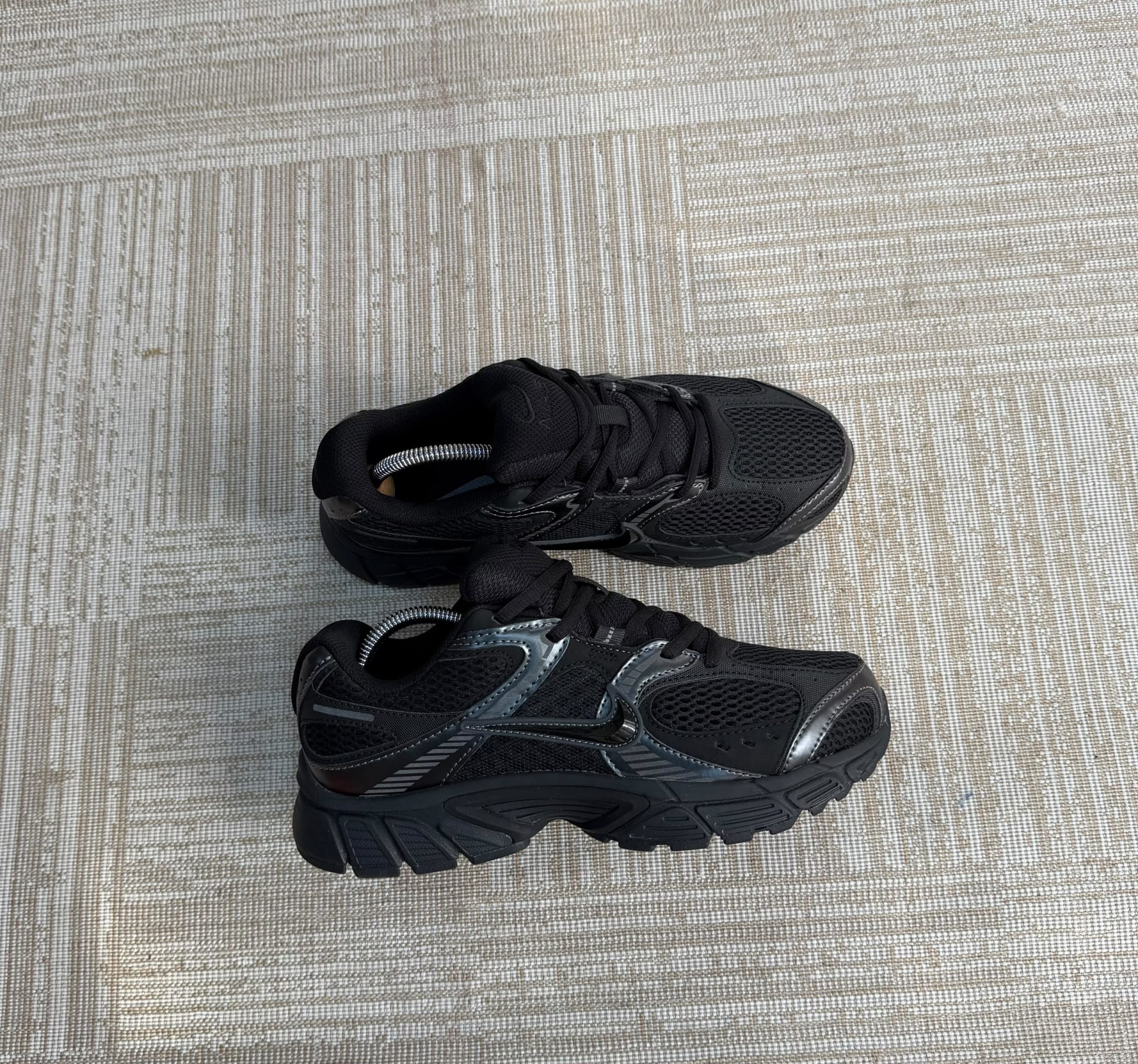 Nike V5 Runner — Shoes — Rose Fashion