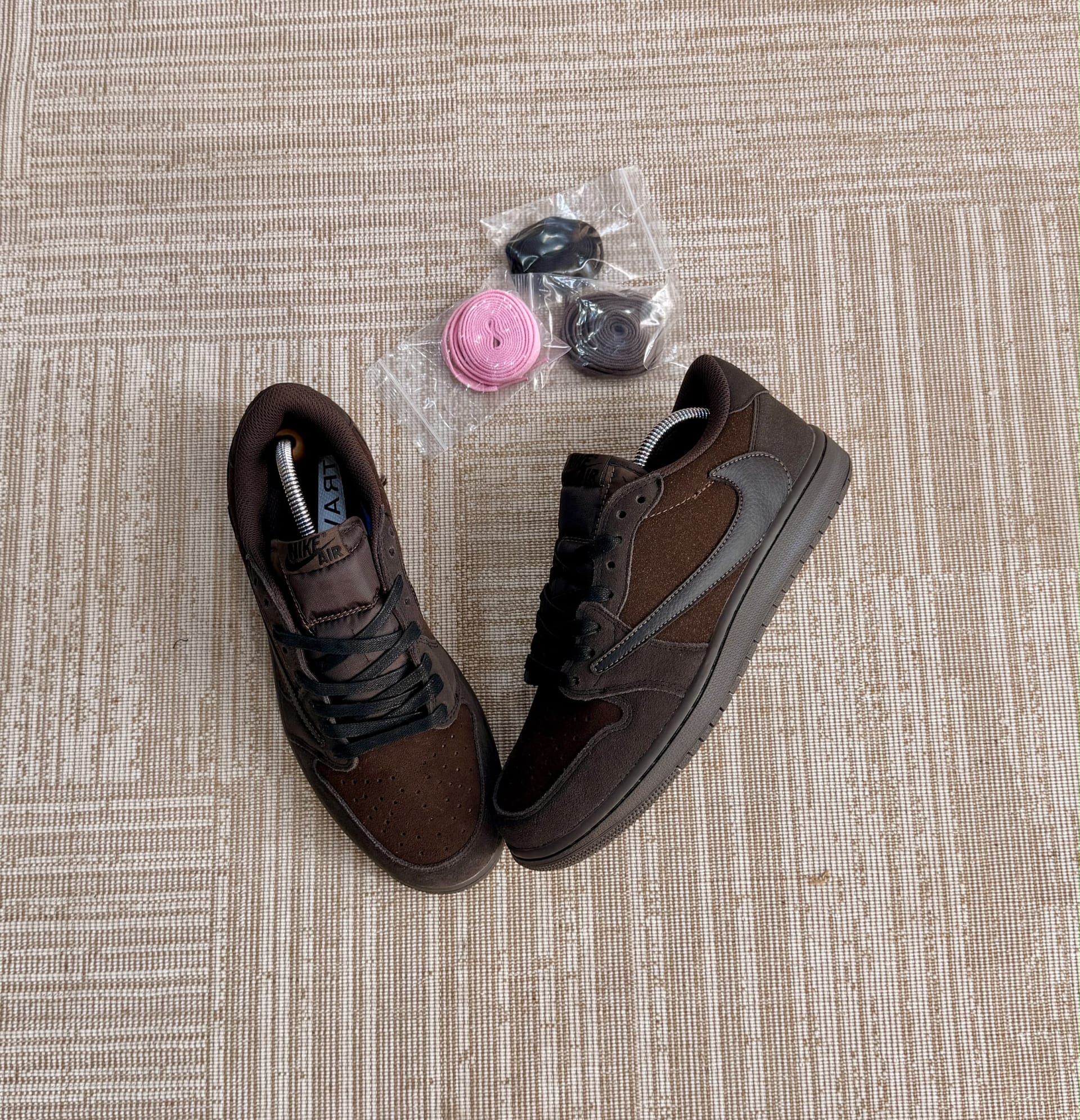 The Travis Scott XAir Jordan 1 low “VELVET BROWN — Shoes — Rose Fashion (photo 2)