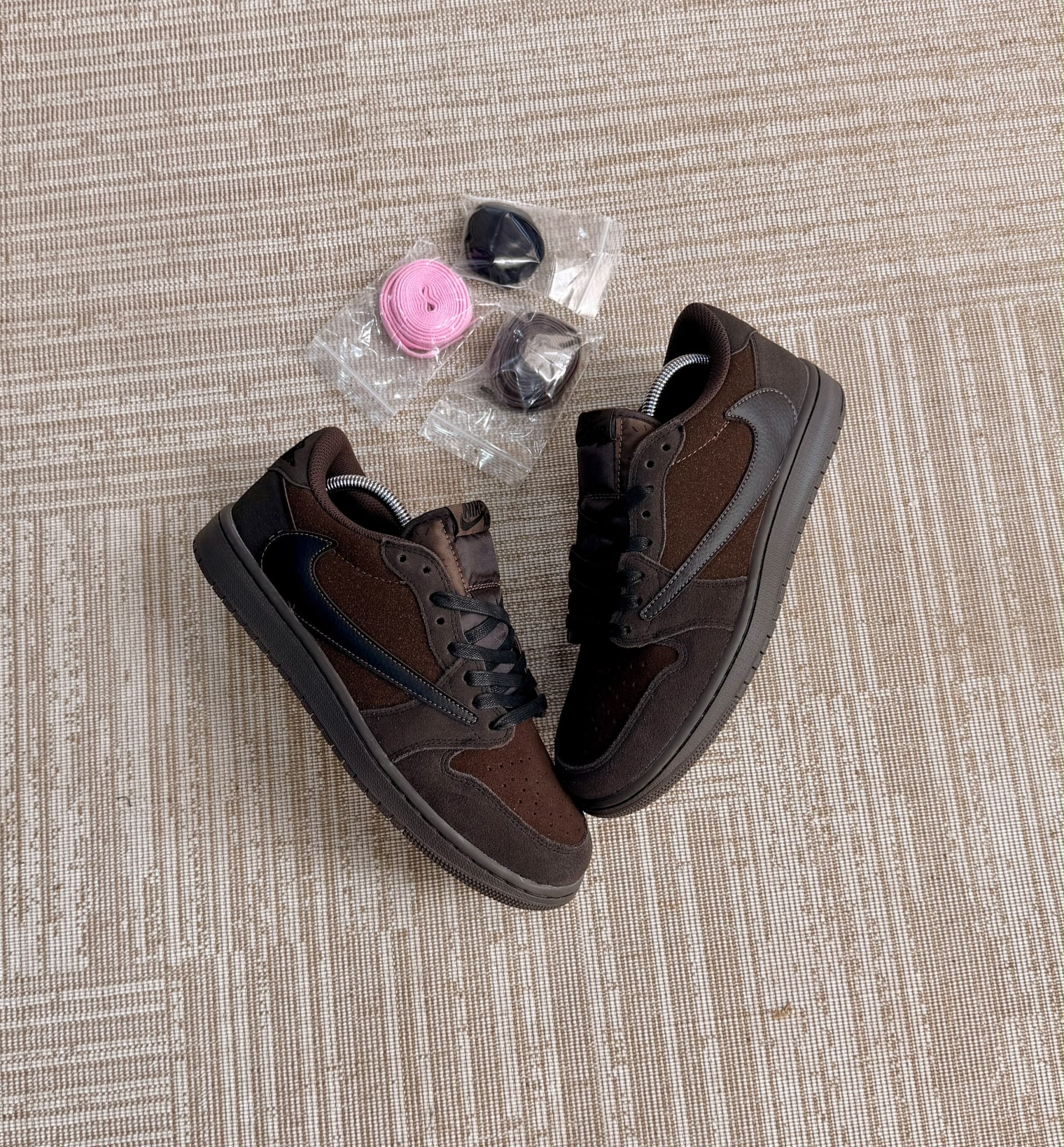 The Travis Scott XAir Jordan 1 low “VELVET BROWN — Shoes — Rose Fashion (photo 3)