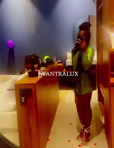 3444876520 Ms. Curvy Lux  2152