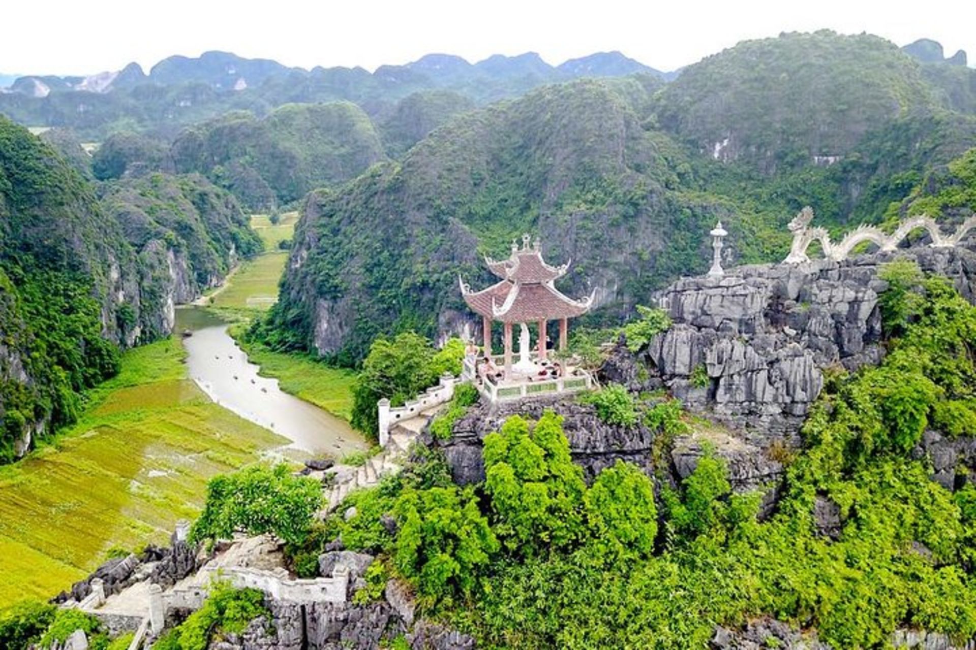 Small group tour from Hanoi: Mua Cave, Tam Coc, Bich Dong