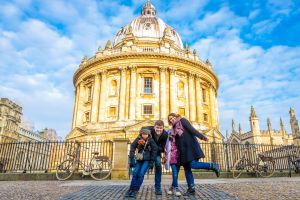 Oxford Walking Tour - Discover its University and Traditions