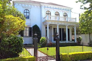 New Orleans Garden District- An audiovisual walking tour.