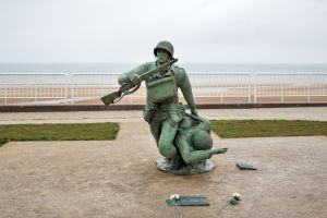 Normandy D-Day Tour From Paris by 1st Class Rail
