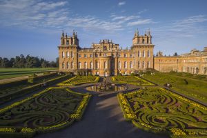 BLENHEIM PALACE, DOWNTON ABBEY VILLAGE & THE COTSWOLDS