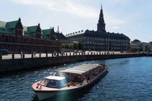 Classic Canal Tour & The Harbour - Ved Stranden
