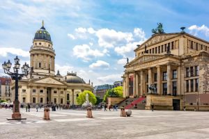 Berlin Historic Sights Guided Tour with Museum Island Pass