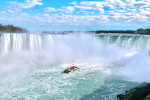 Niagara Falls Bus & Boat Tour with Maple and Chocolate Tastings