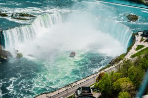Luxury Day Trip: Niagara on the Lake, Wine & Falls from Toronto