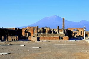 Naples : Shared Tour – Pompeii, Sorrento and Amalfi Coast View