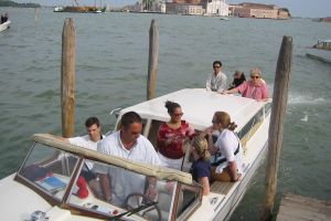 Venice Grand Canal Boat Tour with Food Tastings