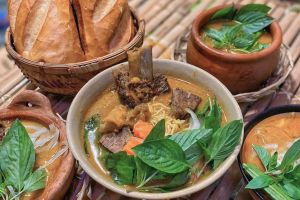 Michelin-Rated Food Tour with Female Riders