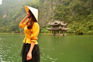 Ninh Binh Day Tour: Hoa Lu, Am Tien Cave & Trang An Boat Ride