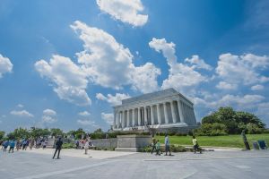 DC Cherry Blossom Bus Tour with Tidal Basin Walk