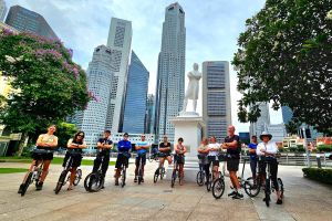 Historical Marina Bay & East Coast Bike Tour with Lunch
