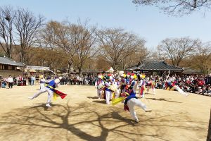Royal Palace & Hanbok Village Tour