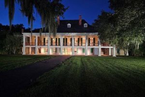 New Orleans Nighttime Cemetery and Haunted Plantation Tour