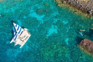 Deluxe Sail & Snorkel to Captain Cook Monument