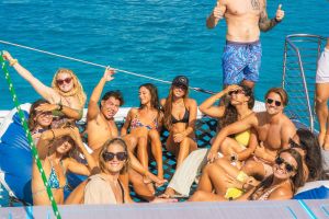 Waikiki Turtle Snorkel & Sail combo on Hawea Catamaran