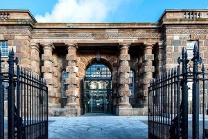 Private Belfast City Sightseeing and Mural Tour | 4 Hours