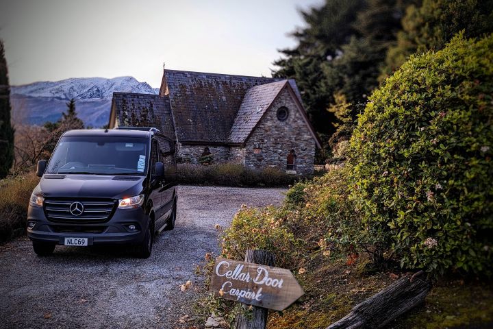 Luxury Hop On Hop Off Wine Tour New Zealand image