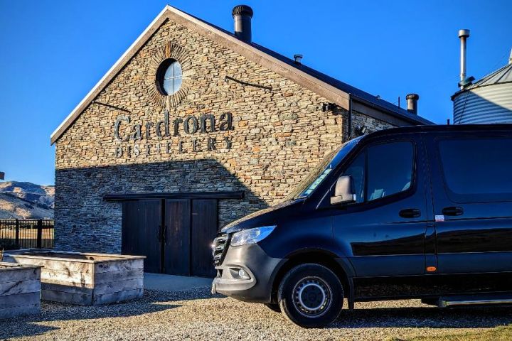 Luxury Hop On Hop Off Wine Tour New Zealand image