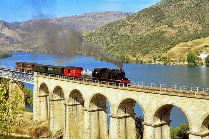 Douro Valley to Peso da Régua by Train image