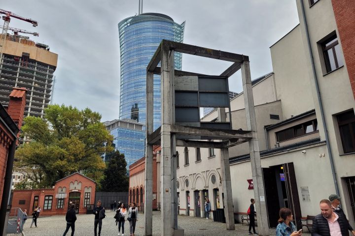 Warsaw Uprising Museum Tour with a Guide image