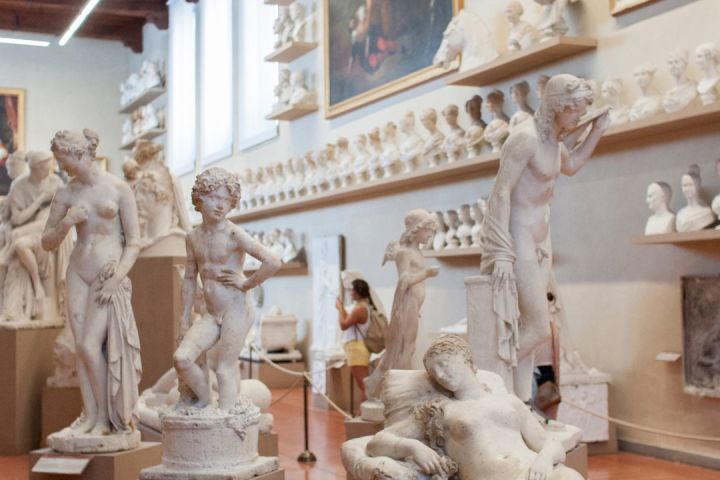 Museums of Florence: Uffizi & Accademia Afternoon Tour  image