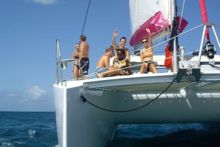 Balade en catamaran à voile à l'îlet Caret avec Baignade, Déjeuner & Boissons à volonté image