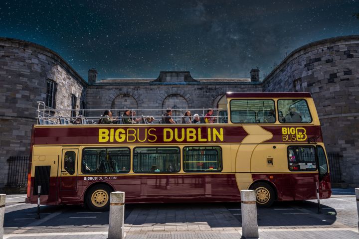Dublin Night Tour: 1-hr Live-Guided Panoramic Open-Top Bus Tour image