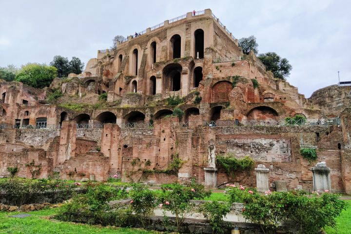 Tour Coliseo y Foro Romano adaptado a niños. image