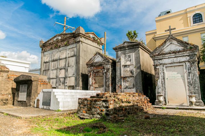 New Orleans Hop-On Hop-Off Tour + St. Louis No.1 Cemetery image