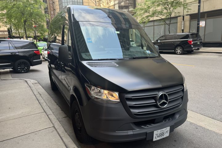 Luxury Airport Transfers – Eminent Limo image