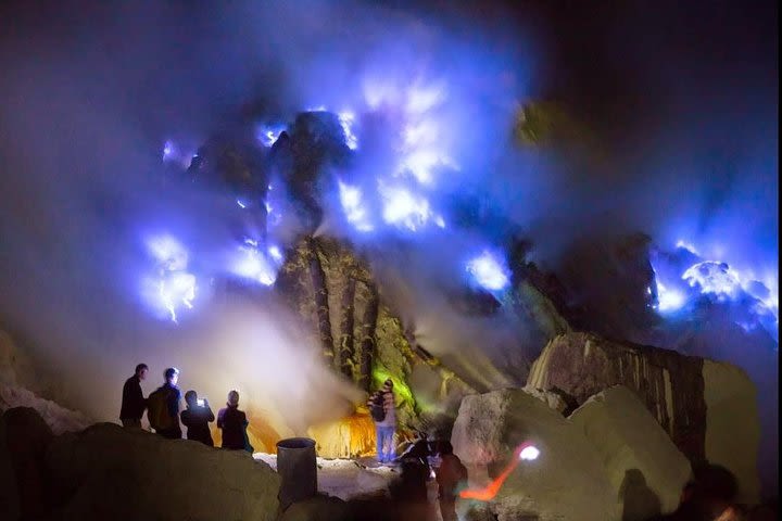 Mount Ijen: Electric Blue Fire Tour (2D1N - Private & All-Inclusive) image