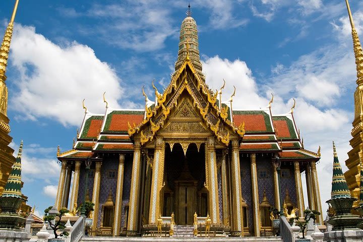 Grand Palace and Emerald Buddha - Half Day Private Tour  image