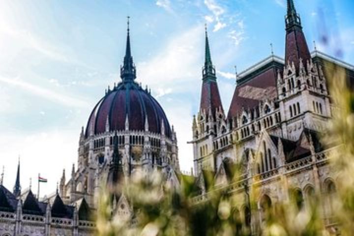 Private Scenic Transfer from Prague to Budapest with 4h of Sightseeing image