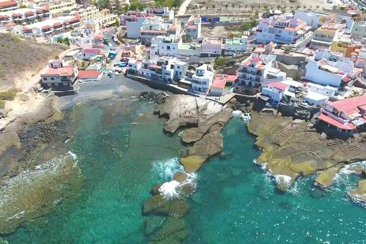 Boat Excursion to visit underwater lava tongues image