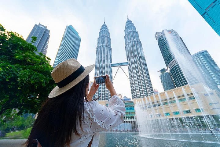 Skip the Line: Petronas Twin Tower Ticket Lunch & Round Trip Hotel Transfer image