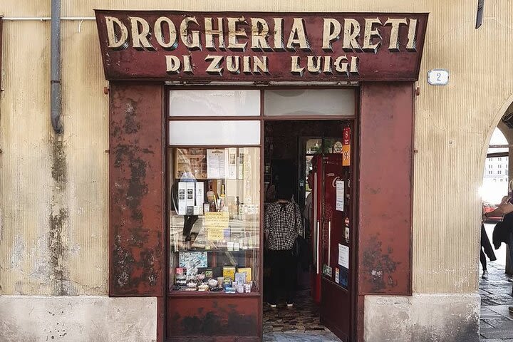 Small Group Walking Tour of Historic Shops in Padua image