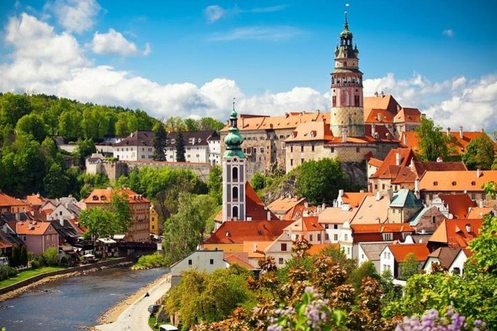 Walking private guided tour in Cesky Krumlov with local certified guide image