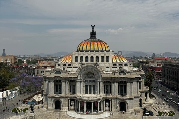 TOUR EXCLUSIVO en el Palacio de Bellas Artes - small groups image