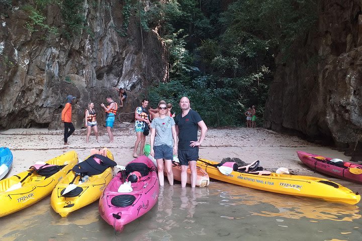 Early bird kayak with small group image